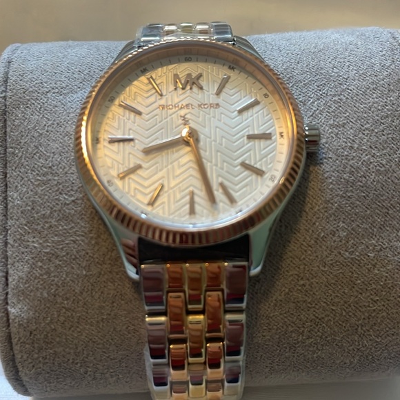 Michael Kors Watch - Picture 3 of 4